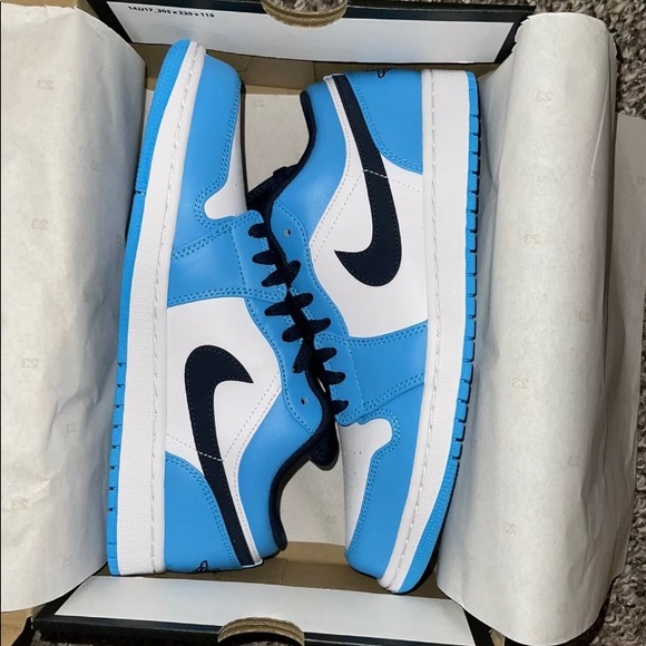 New Air Jordan 1 LowSize 10.5 White Powder Blue